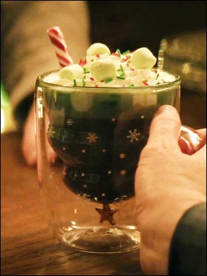 chocolat chaud épicé, Mistletoe Murders